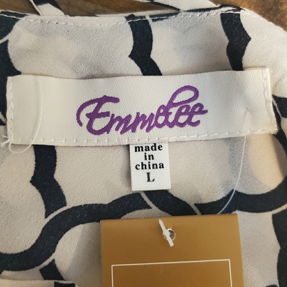 NWT Geometric Tiered Tank - Picture 3 of 5